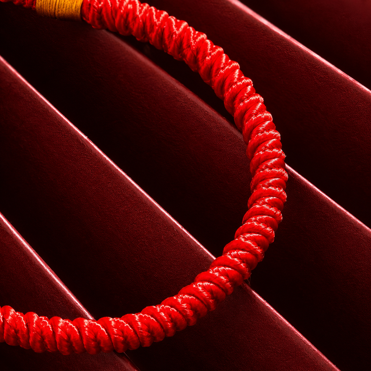 Pulsera roja budista para protección 2x1
